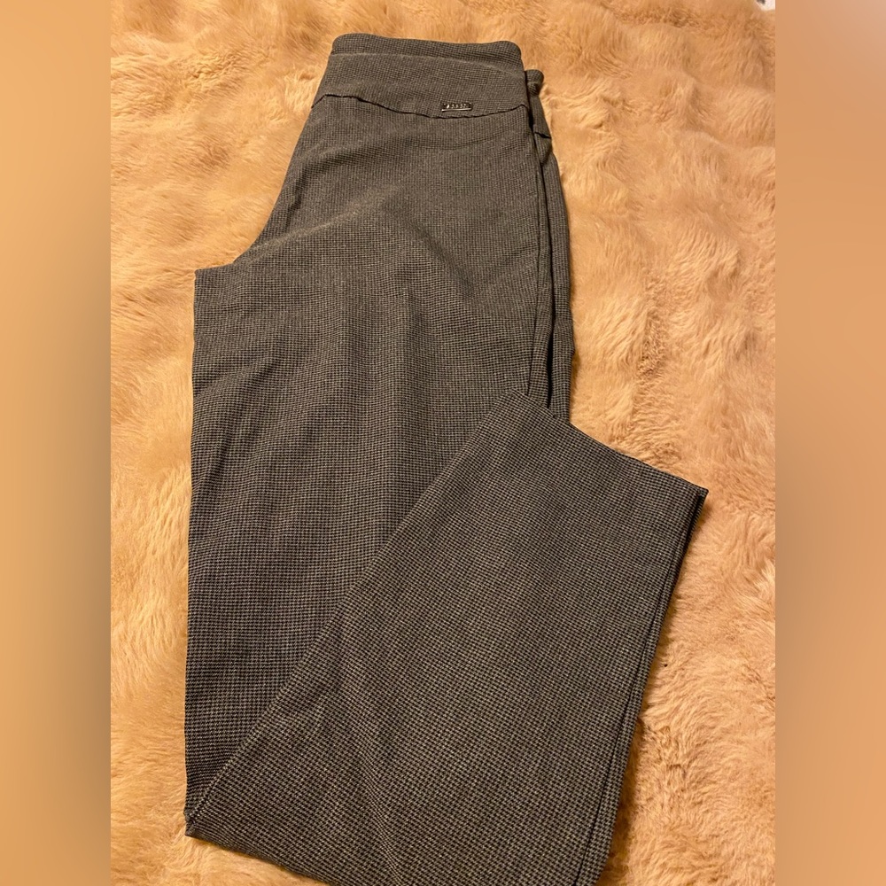 SC & Co Women Stretch Dress Pants
Gray Black Patterned